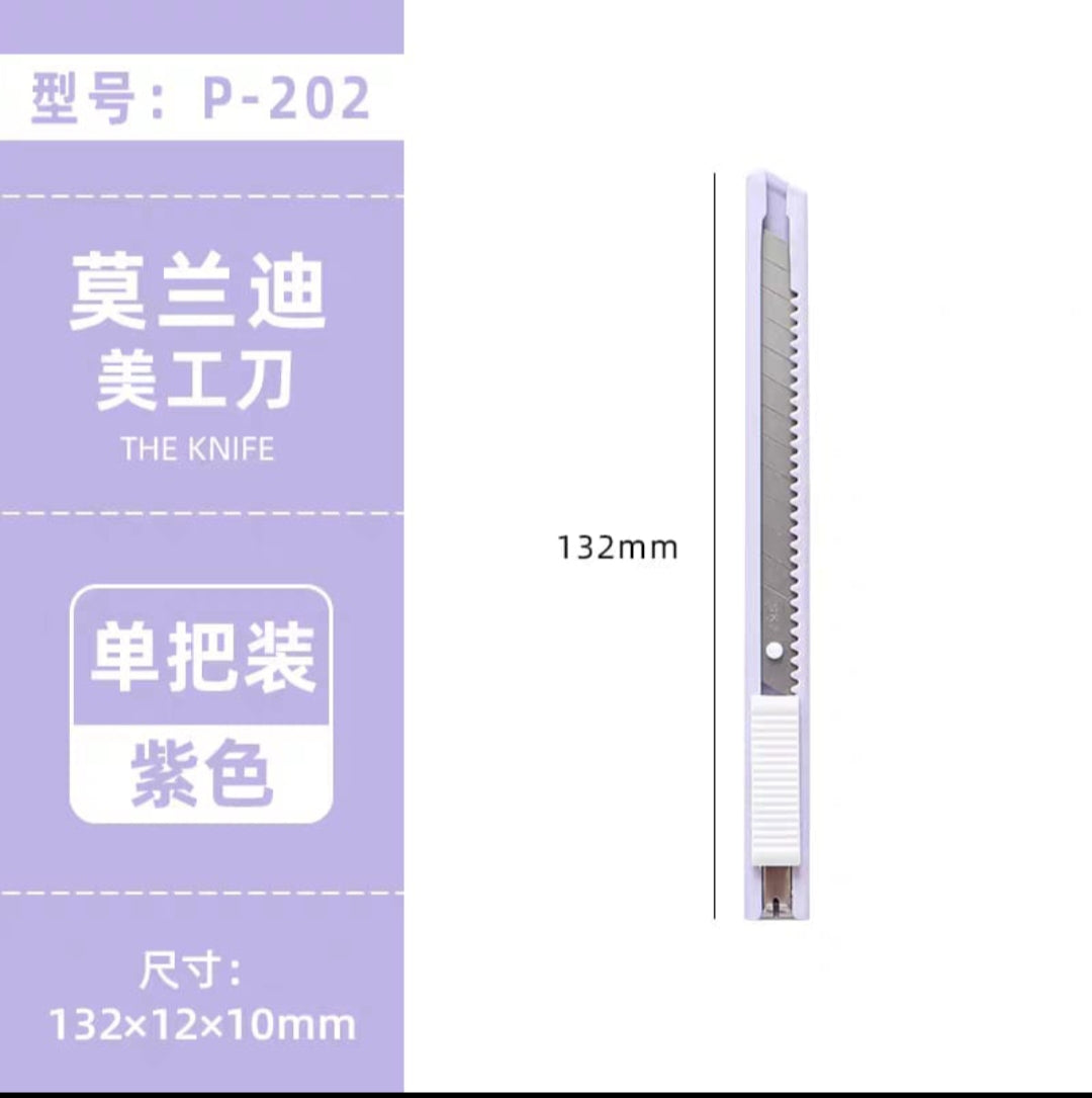 Decorative knife with purple packaging displaying dimensions and brand name.