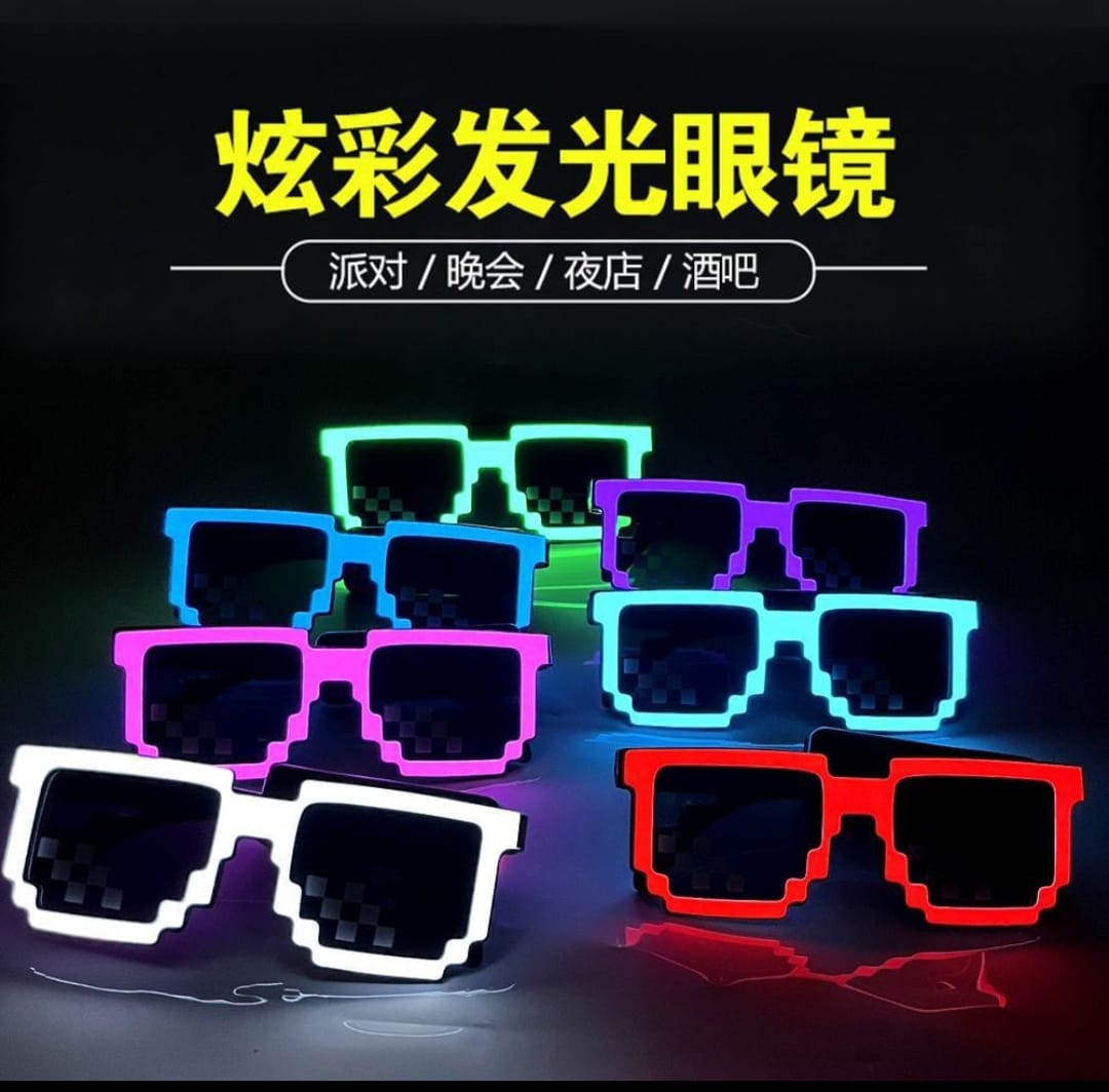 Colorful pixelated sunglasses on a black background with text in Chinese.